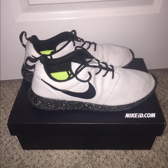 white roshes mens